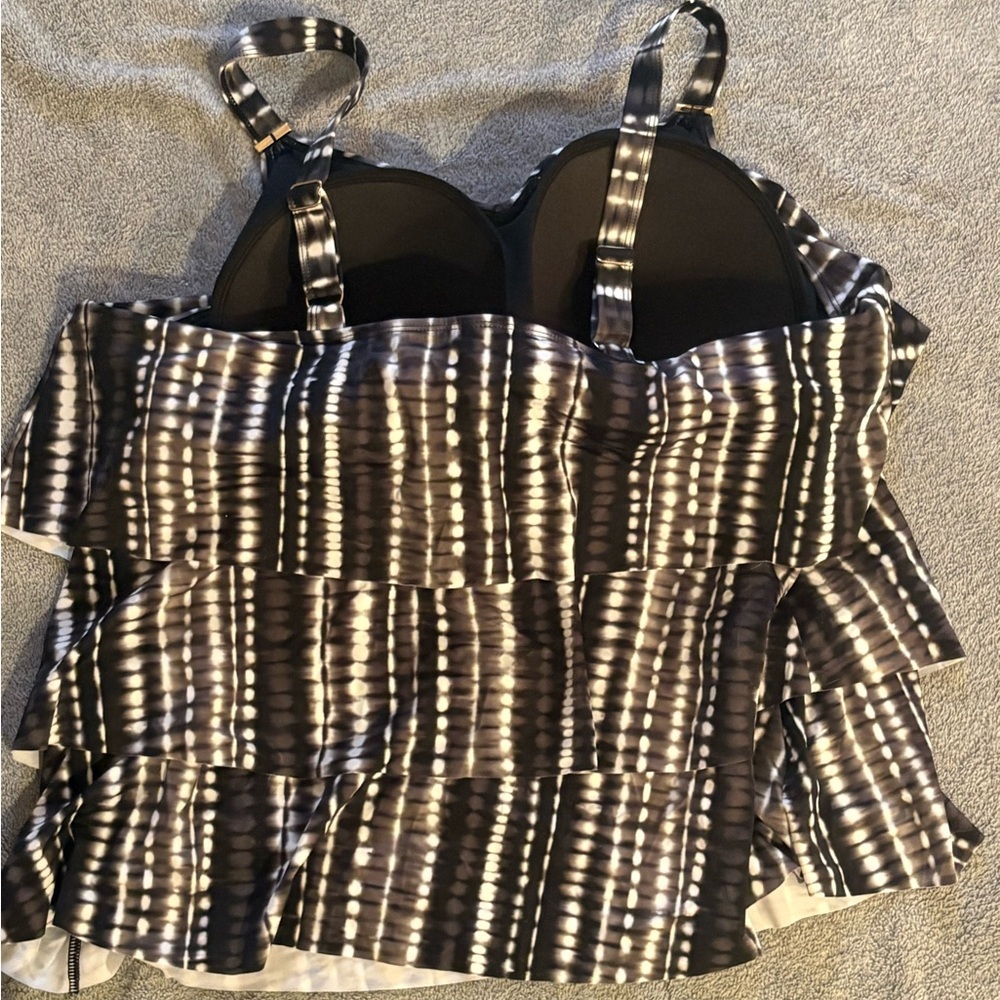 Susan Graver Tankini Top Tiered 22W Black Gray White - Picture 4 of 6